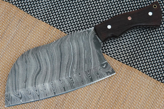 This Damascus steel meat cleaver knife is built with a durable full tang blade and natural wenge wood handle. Handmade with care, it’s ideal for kitchen prep, BBQ cutting, and outdoor cooking. Free personalisation available for gifting.