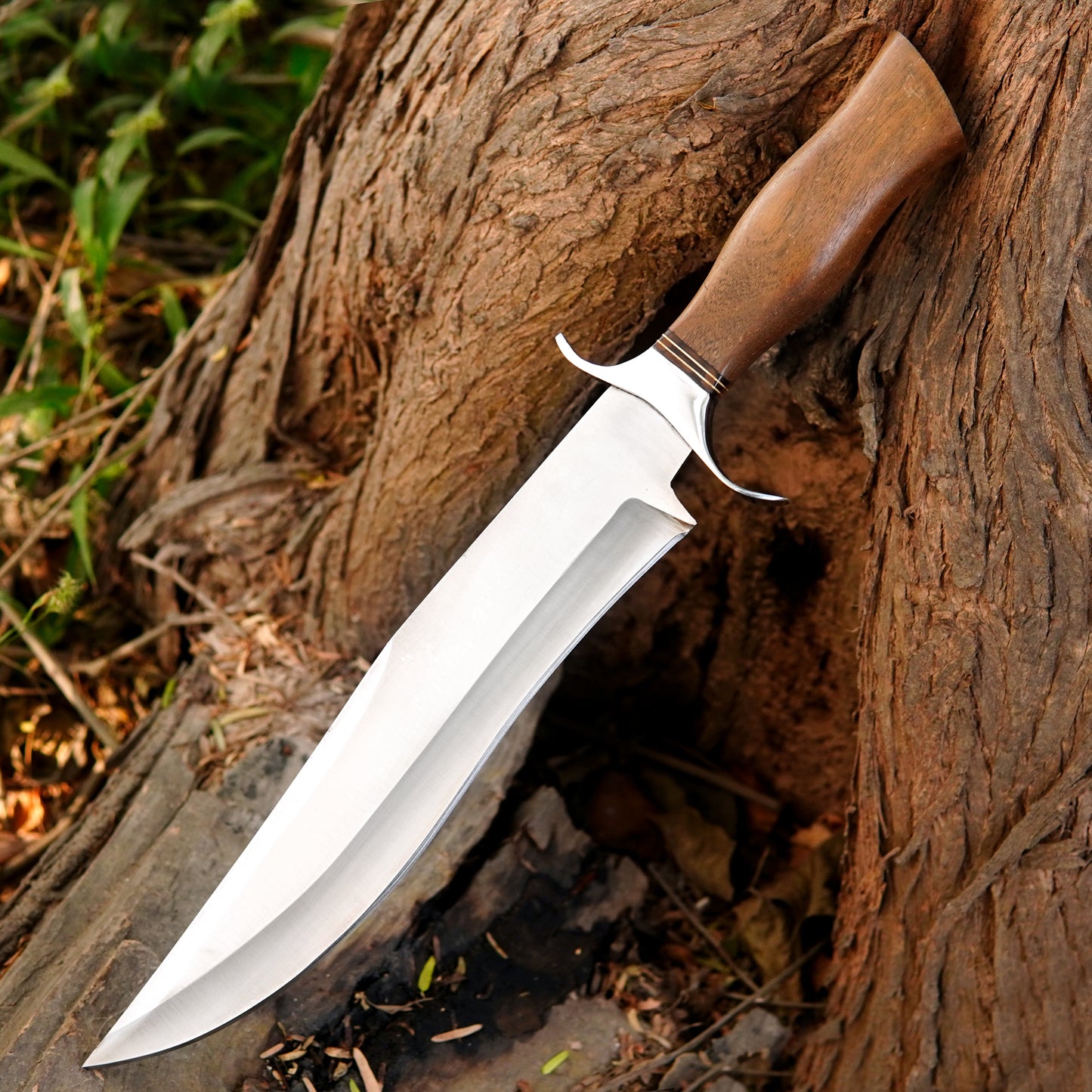 Side profile of wooden handle survival knife emphasizing full tang build sturdy construction and secure grip making it dependable equipment for trekking hunting fishing and outdoor adventures