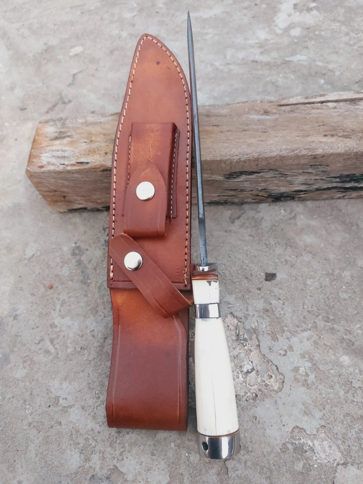 Collector’s Damascus hunting knife with subhilt guard, forged steel blade, and bone handle. Comes with leather sheath. Ideal as a functional outdoor knife or a display-worthy handmade collectible.