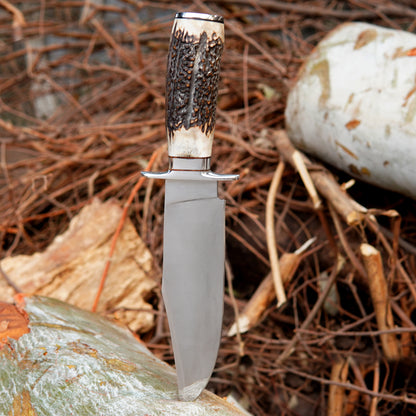 Premium handmade bowie knife styled as a gift item showing elegant blade finish and classic design. The image supports gifting occasions such as birthdays or anniversaries and attracts buyers searching for meaningful handmade outdoor gifts for men.