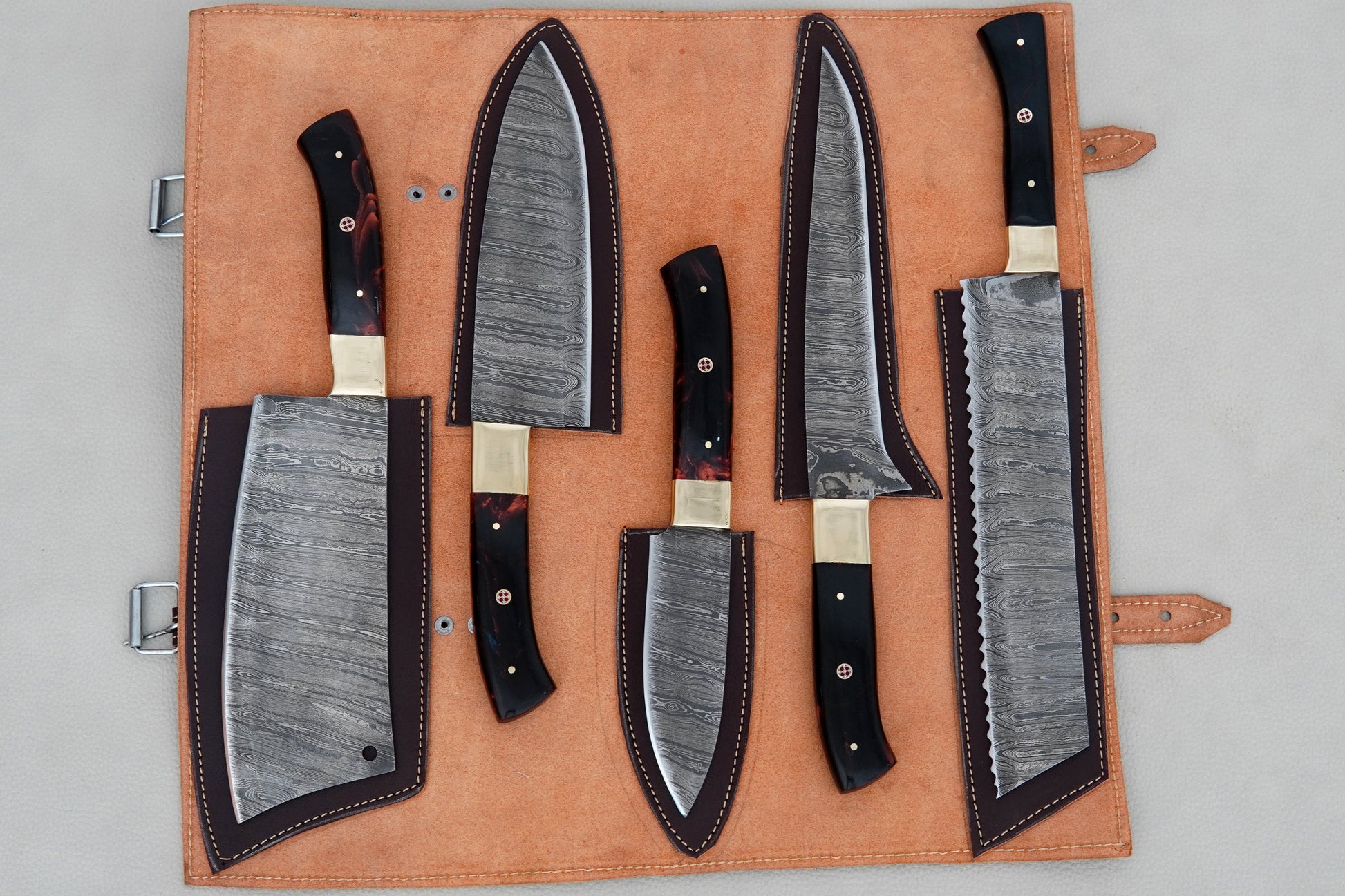 This chef set includes handmade Damascus steel blades with full tang strength and resin handles. A collectible kitchen set built for durability and precision, ideal for cooking, BBQ, or gifting to chefs.