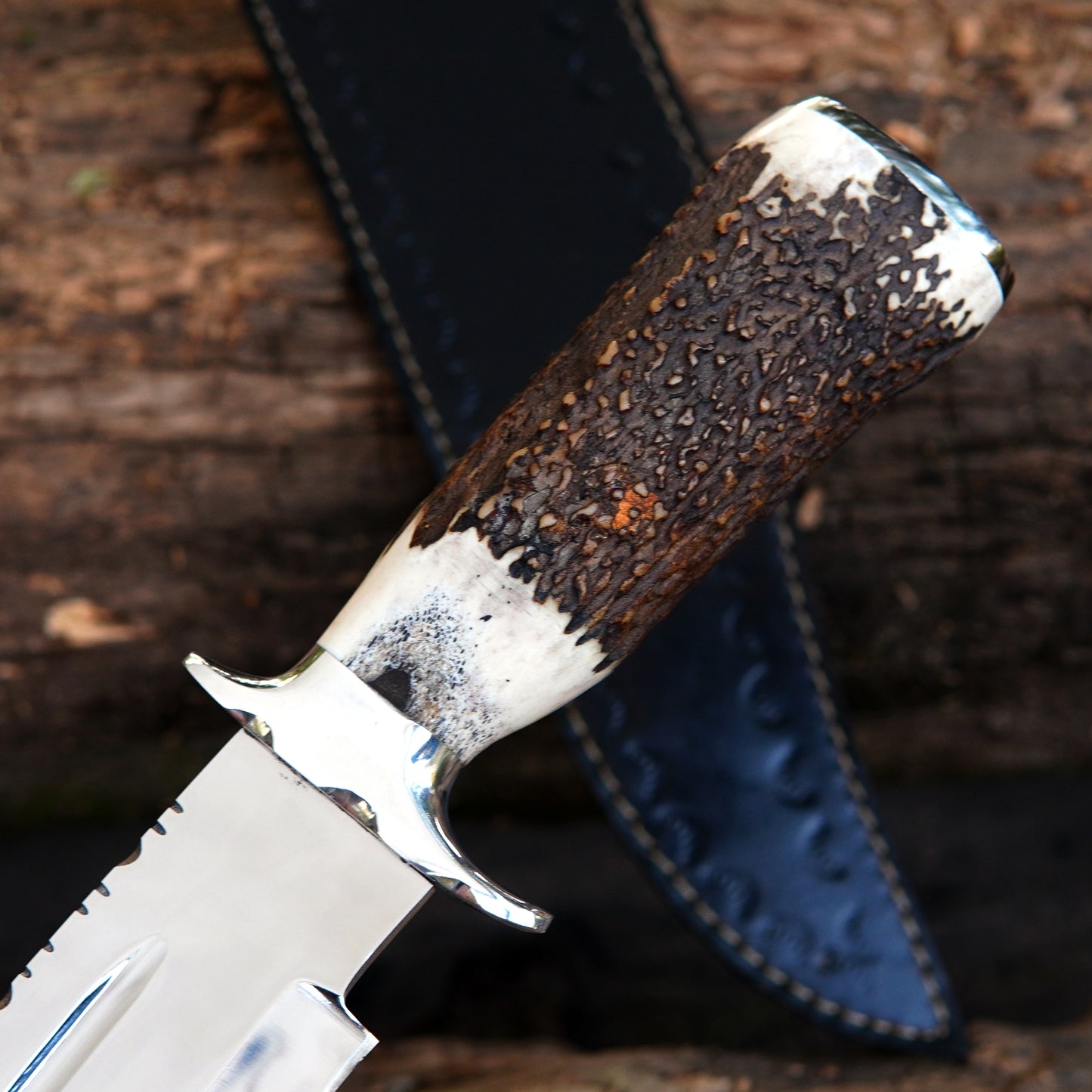 Premium gift knife for men crafted from high carbon steel with ergonomic natural handle design.