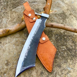 Close-up of the blade’s forged carbon steel texture and sharp edge profile.