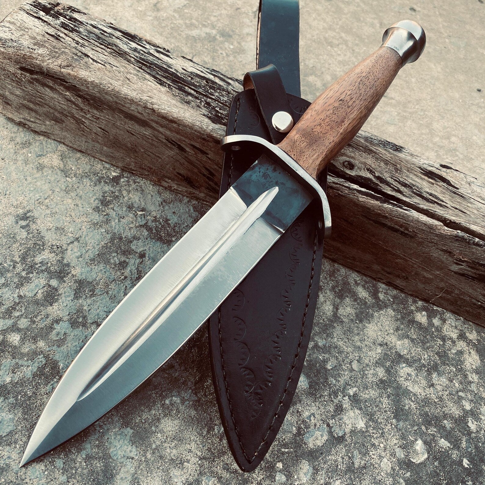 Full tang dagger knife showing balanced design and wooden handle