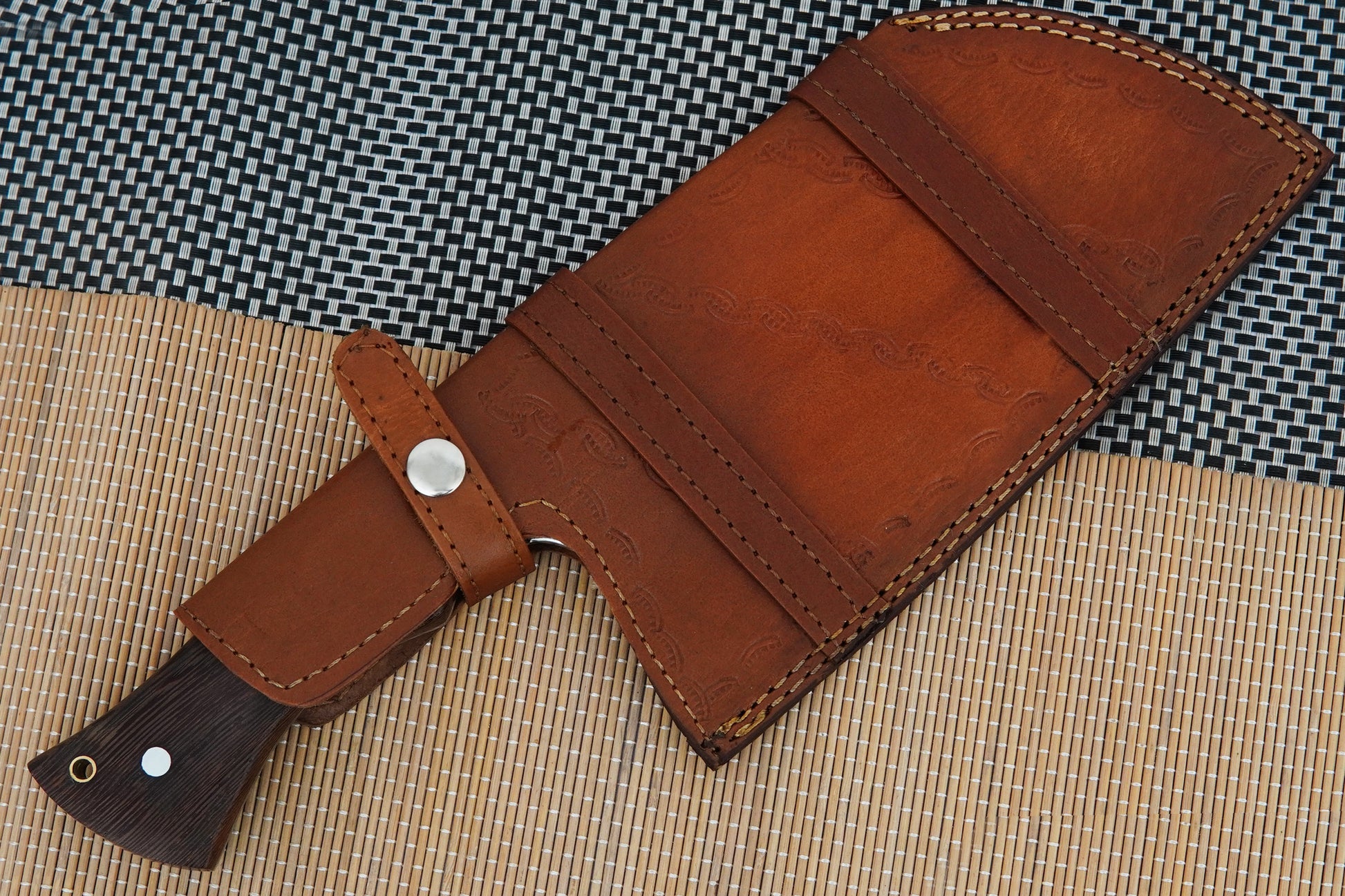 This outdoor meat cleaver is handmade from Damascus steel with a solid full tang construction and natural wenge wood handle. A versatile knife for camping, BBQ, or kitchen use. Each piece is unique and includes free personalisation.