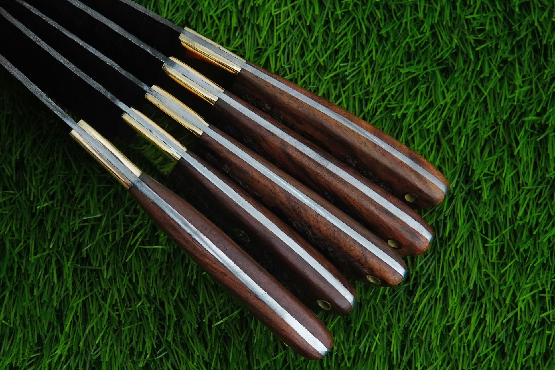 Premium Damascus steel chef knives, full tang design, perfect for slicing, chopping, and cutting, complete with a leather roll kit.