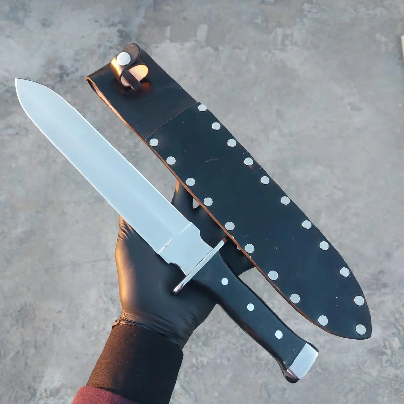 Strong grip and handle design of full tang sword.